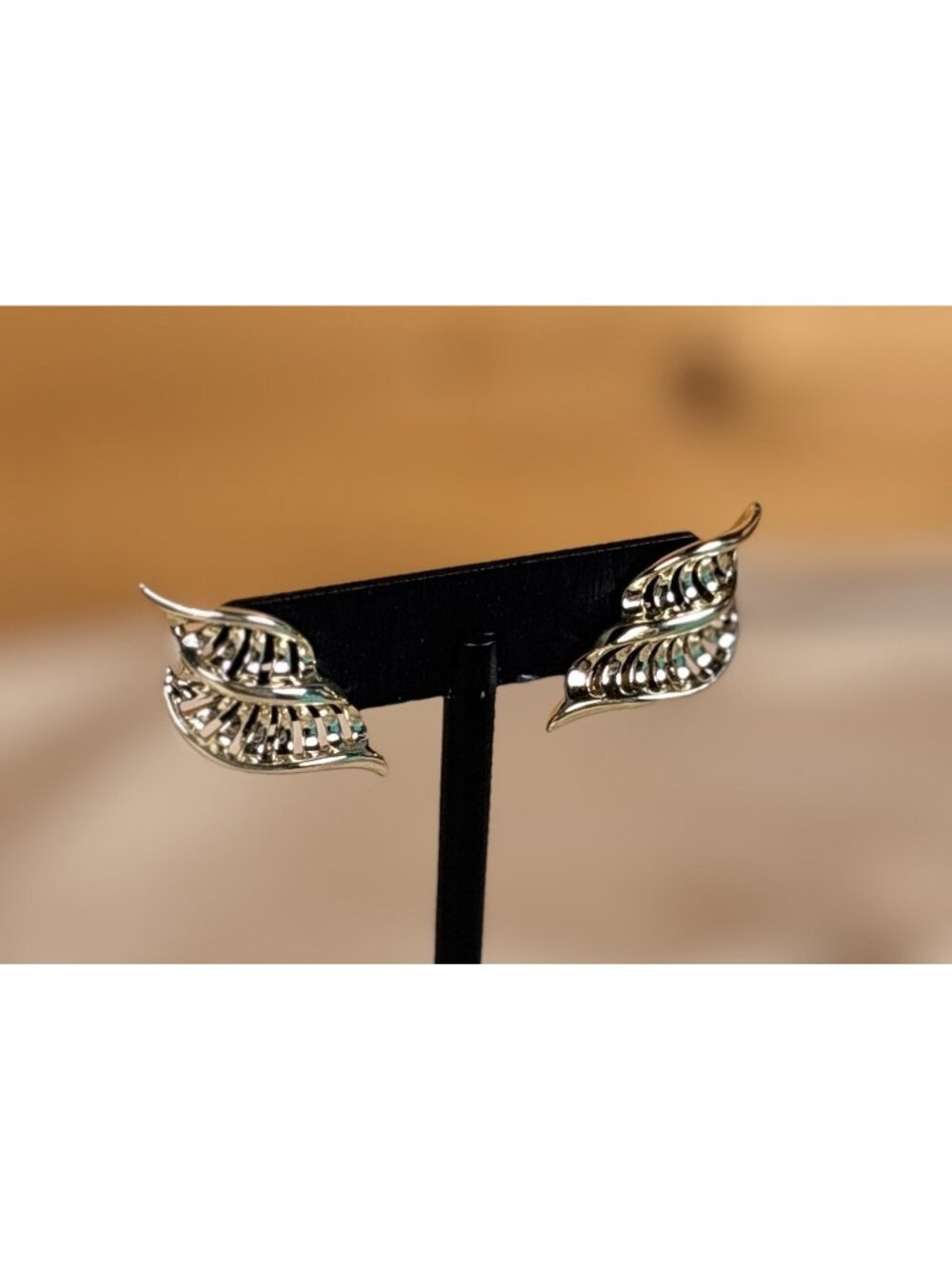 Vintage jewelry Cora silver tone clip on leaf earrings B37